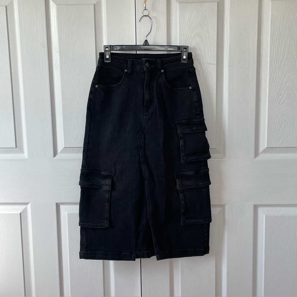 Women’s Black Cargo Midi Skirt